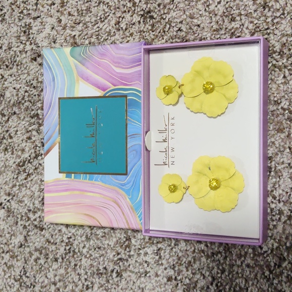 Nicole Miller New York yellow 3D dangling earrings - Picture 1 of 4